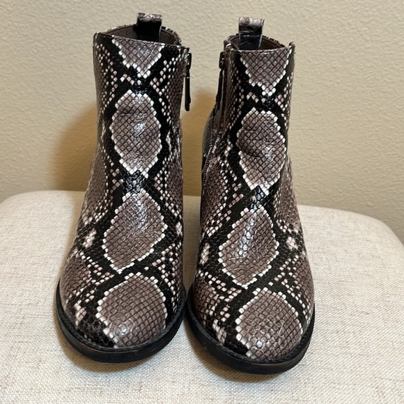 BLONDO Nao Snake Print Ankle Bootie - Picture 2 of 16
